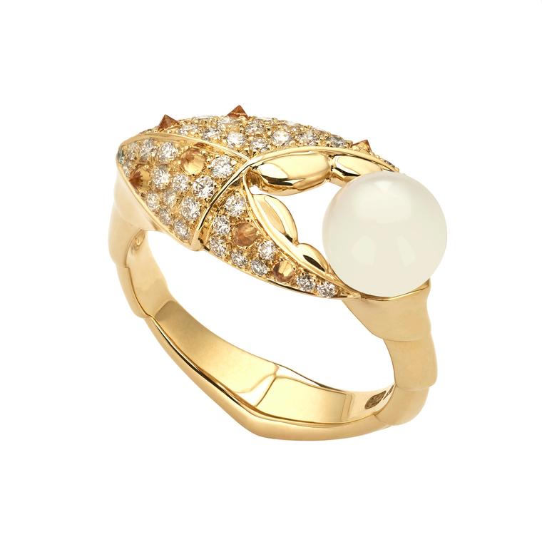 Jewels Verne Crab Pincher pearl ring