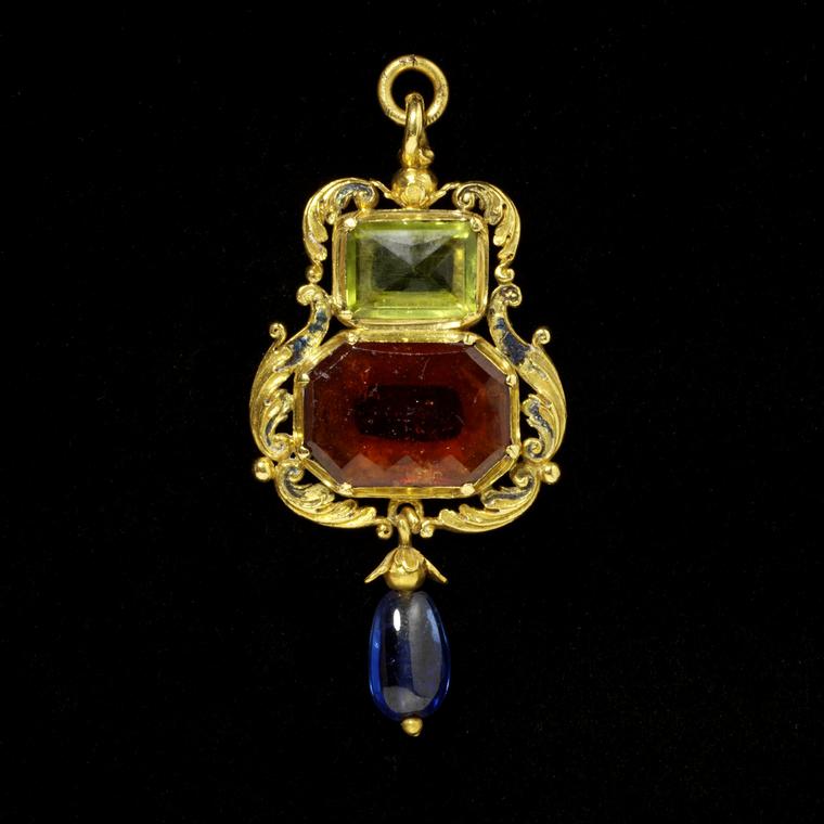 V&A Museum hessonite, garnet, peridot and sapphire pendant