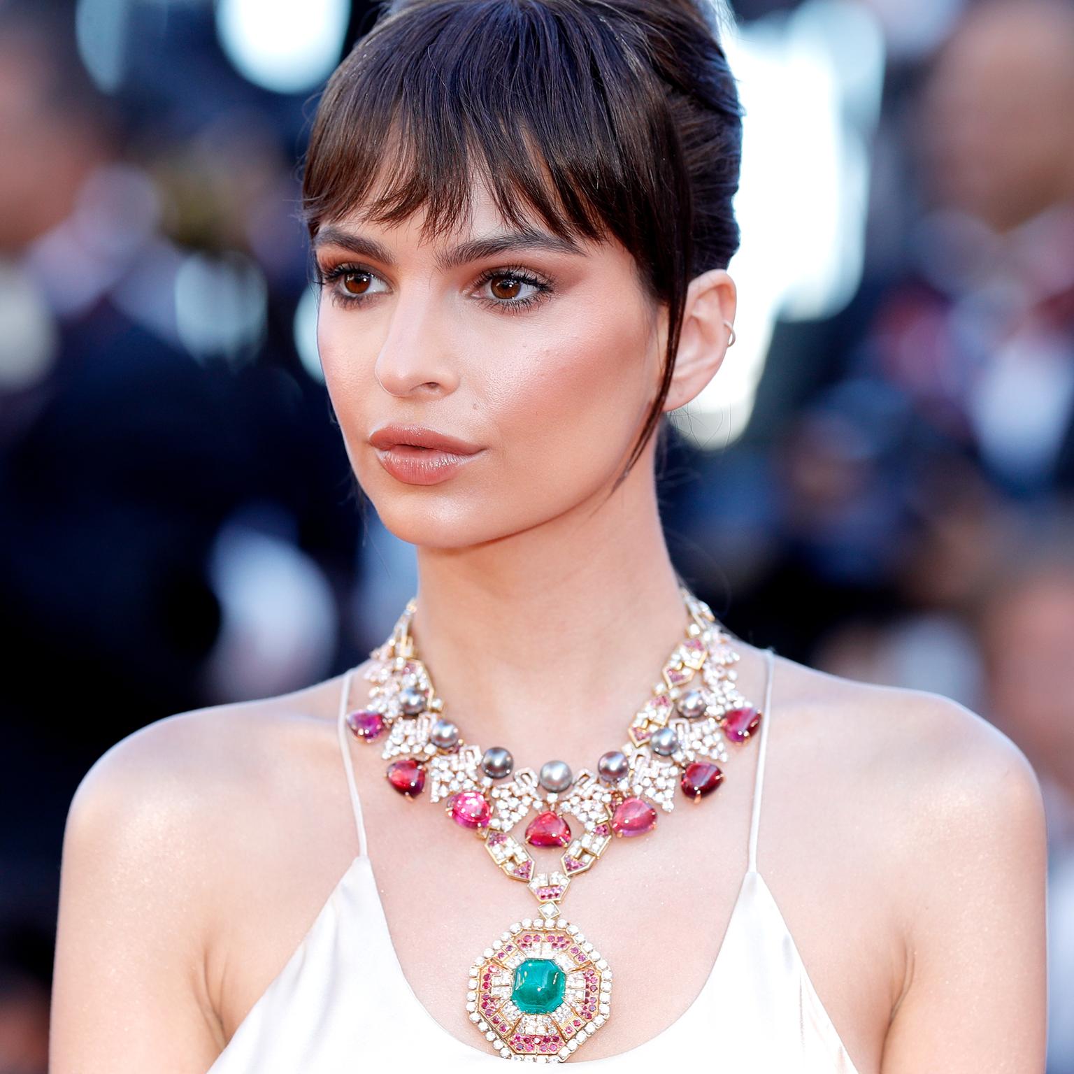 Emily Ratajkowski in high jewellery Bulgari necklace