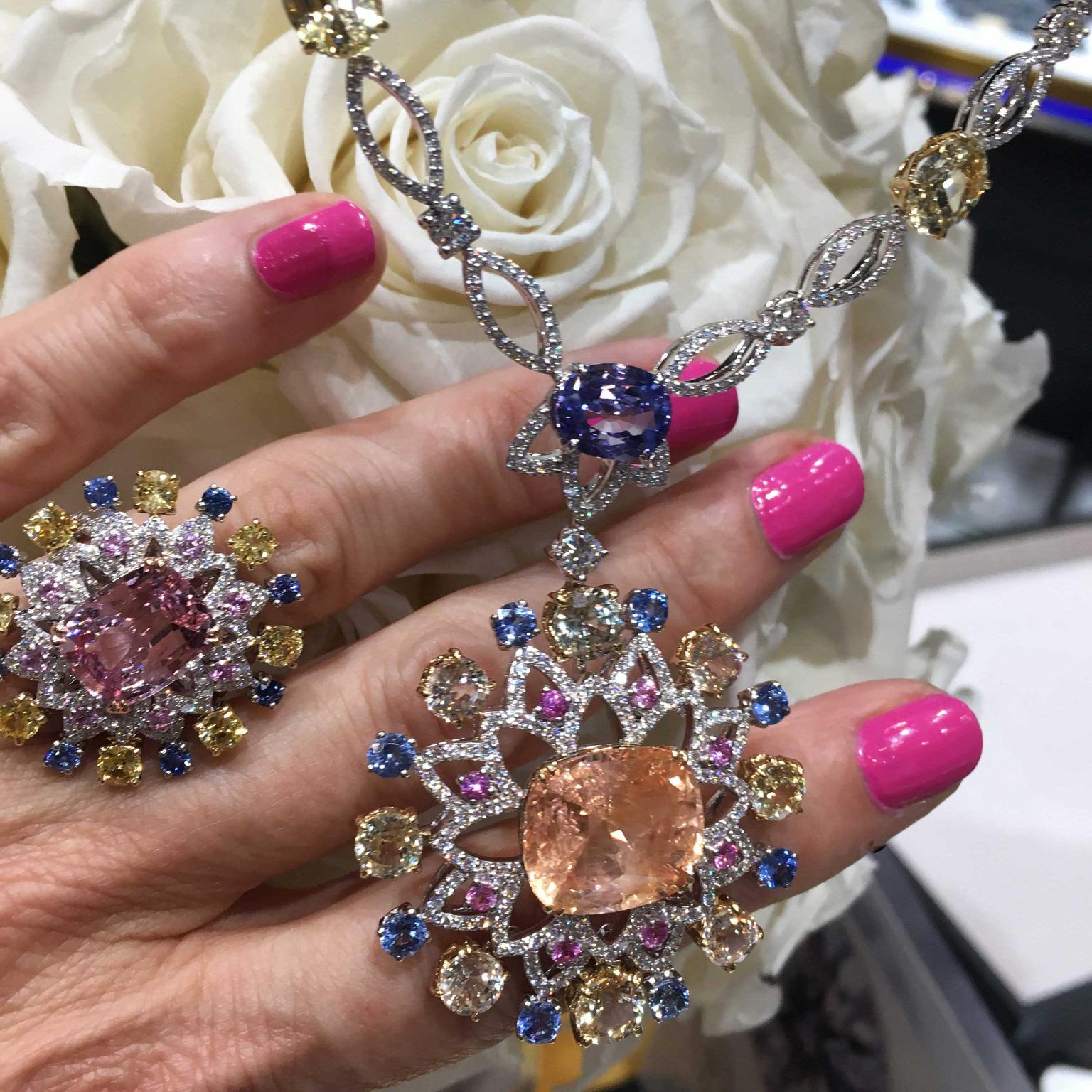 Mouawad presented two spectacular padparadscha sapphires at DJWE 2018 that show to perfection the two spectrums of this very rare sapphire.