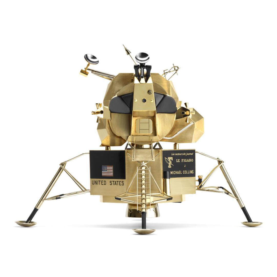 lunar excursion module meaning in english