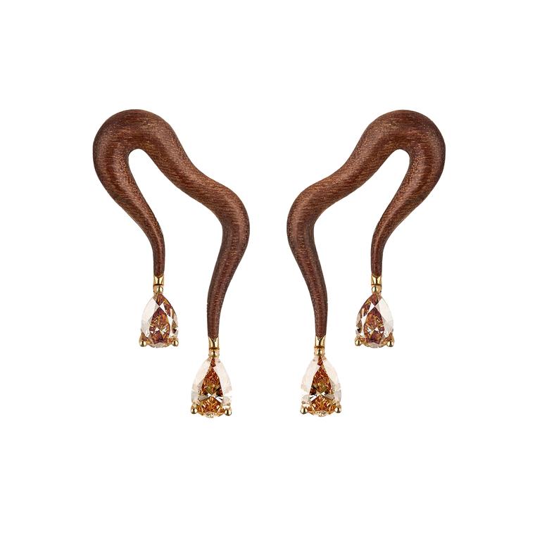 Red Louro wood earrings by Fernando Jorge