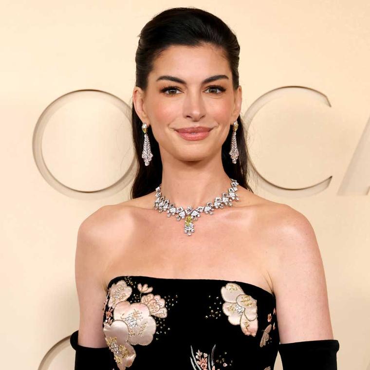 Anne Hathaway Bvlgari ambassador wearing Neoclassical Starlight high jewellery