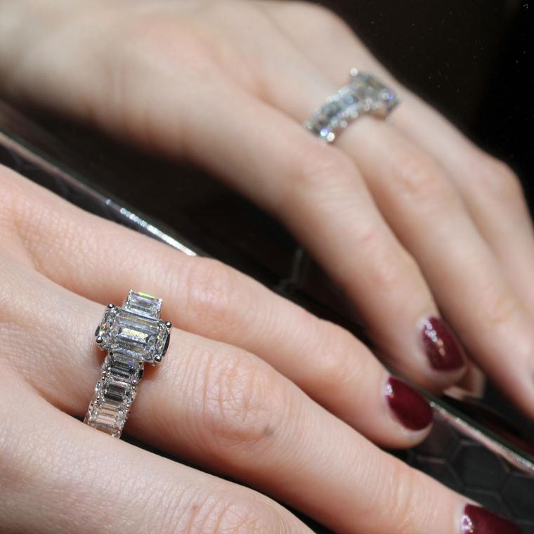 Xpandable emerald-cut diamond engagement ring