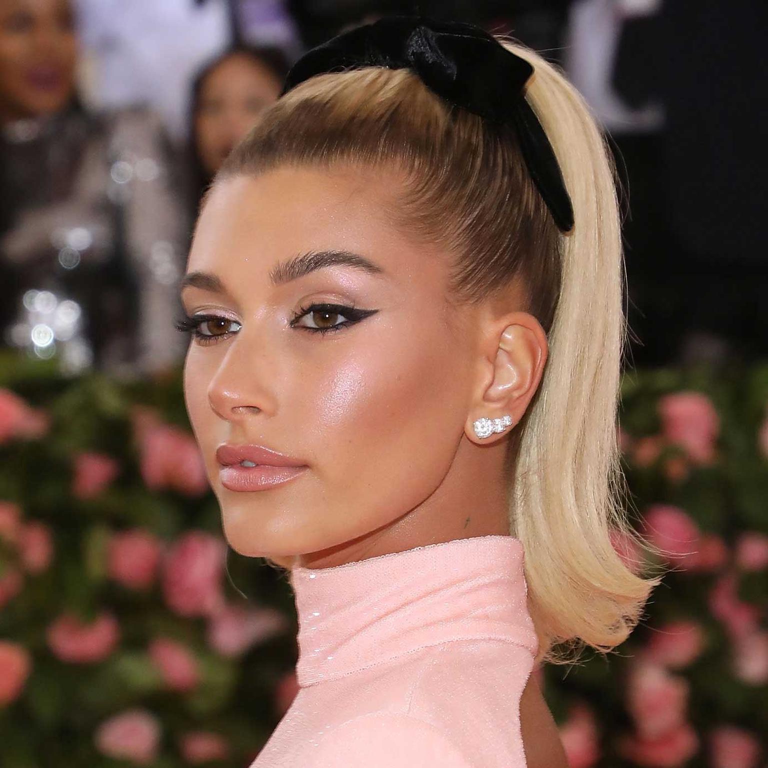 MET GALA 2019 HAILEY BIEBER in Bulgari jewels