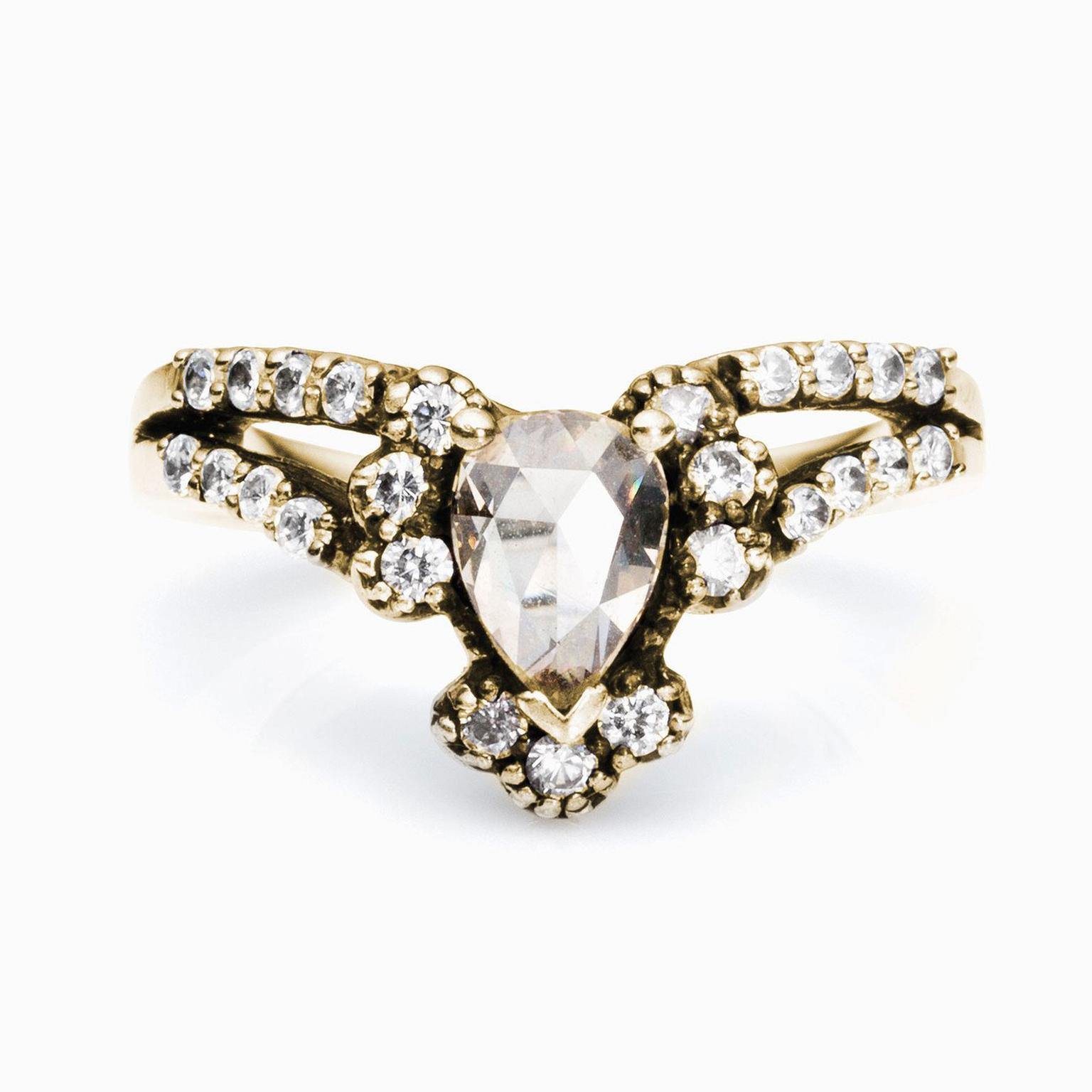 Maniamania split-shank diamond engagement ring