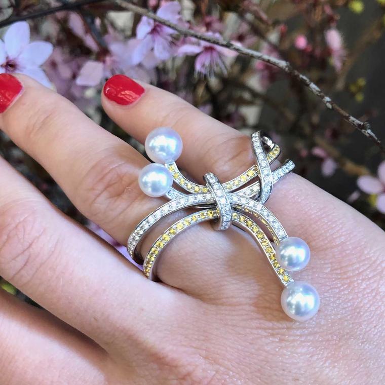 Tasaki pearl and yellow diamond across the fingers bow ring