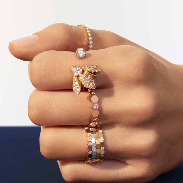 Bee de Chaumet rings on model
