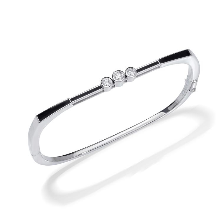 Stenzhorn You Move Me white gold three diamond bangle