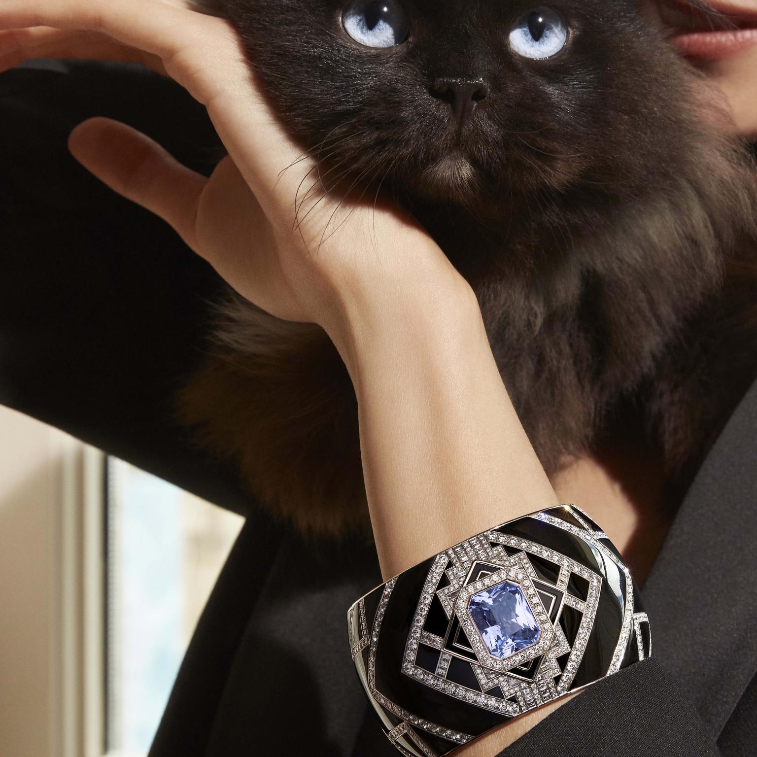 Boucheron Vu de 26 Perspective cuff on model