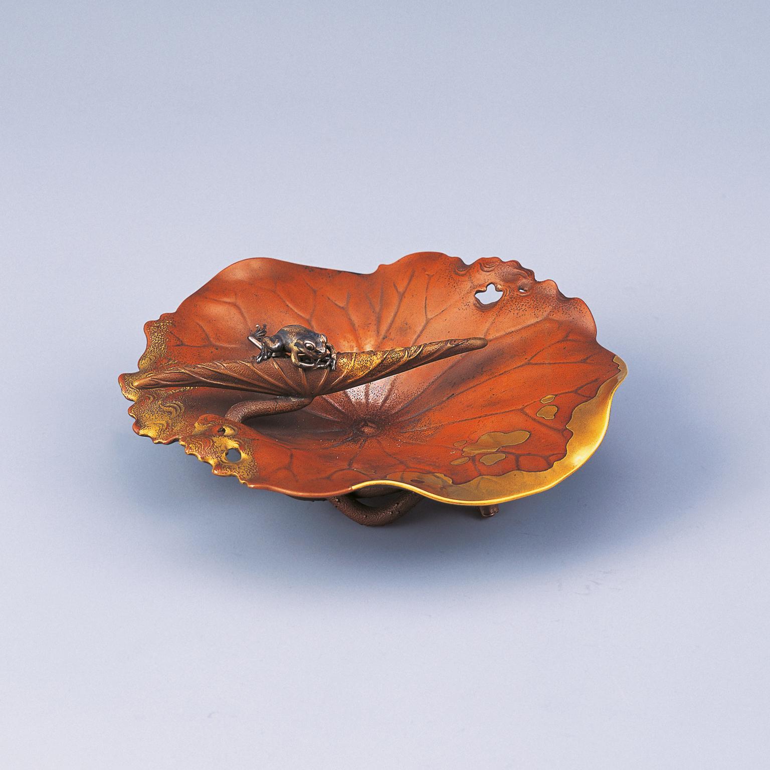 Shoami Katsuyoshi plate with lotus leaf and frog