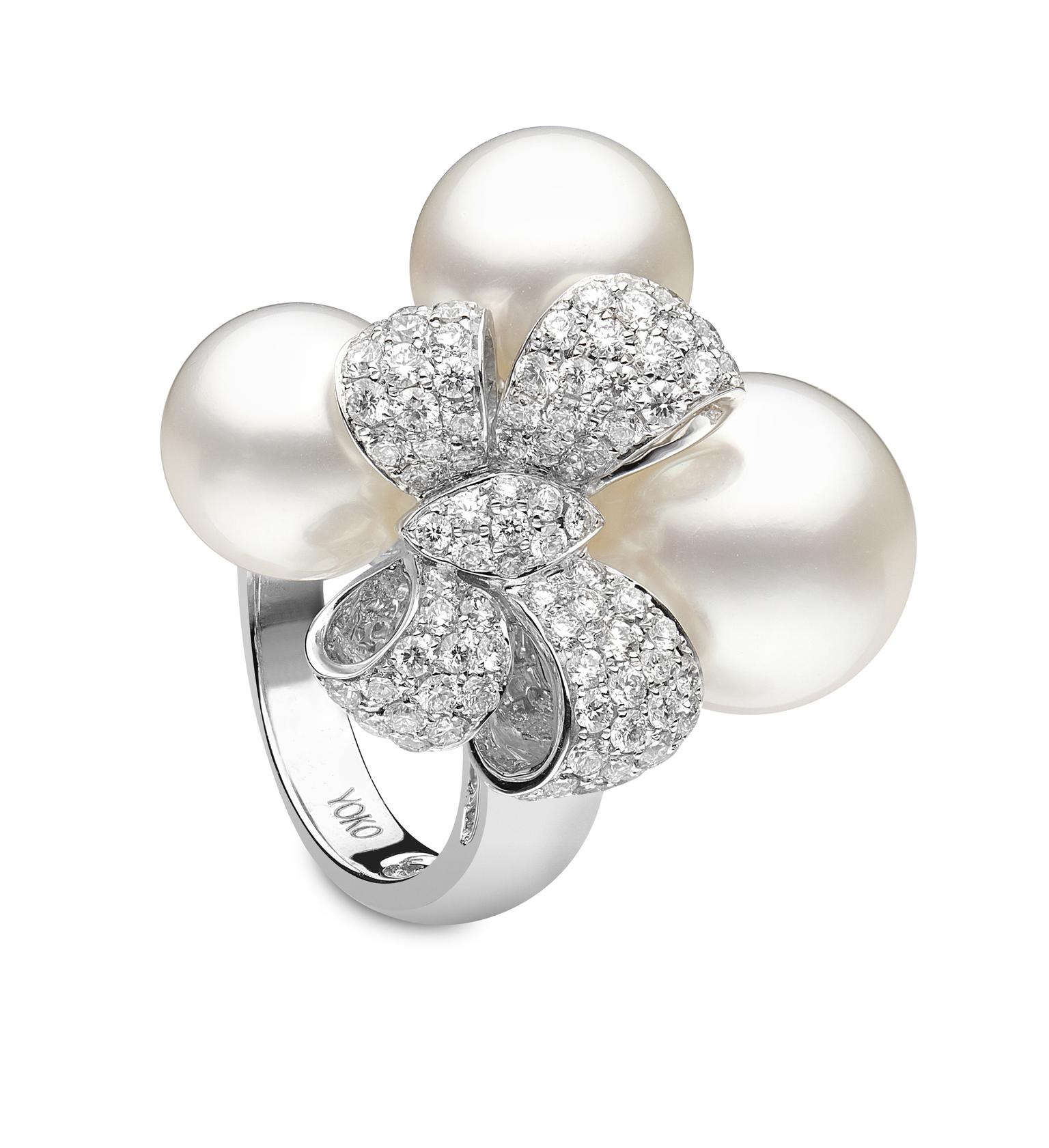 YOKO London pearl bow ring