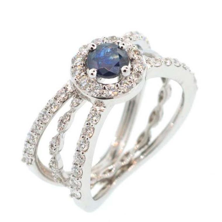 Engagement ring with sapphire and diamonds from Alessa on a model