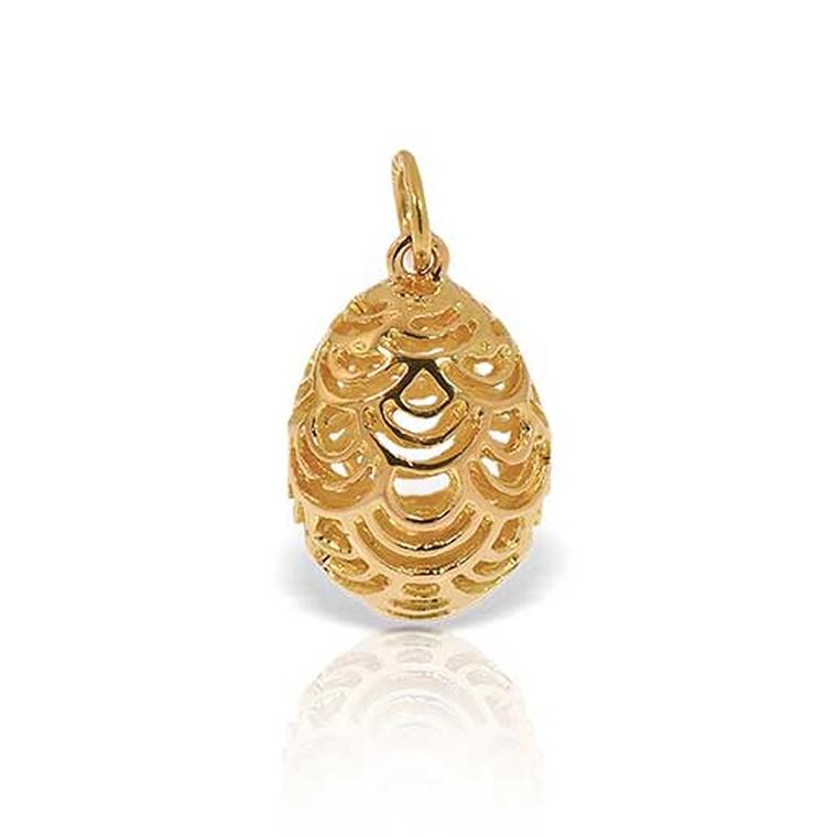 Lalaounis-Easter-egg-pendant-in-scalloped-Nubia-design-in-18-carat-yellow-gold