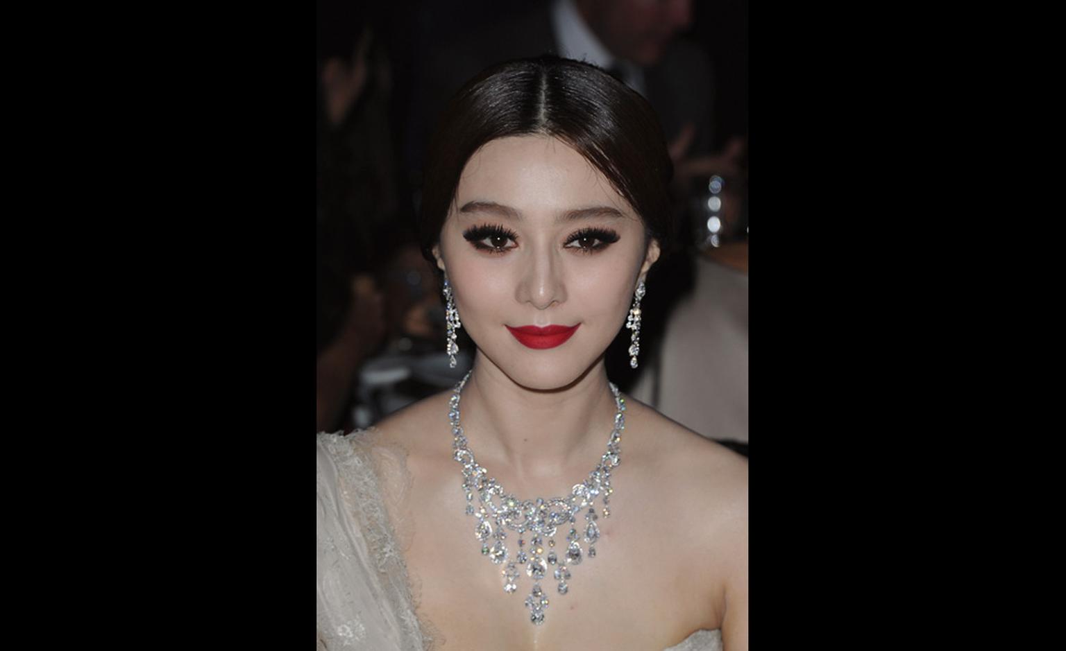 Fan Bingbing attended the Cartier launch event wearing a spectacular Sortilège de Cartier diamond necklace and earrings.