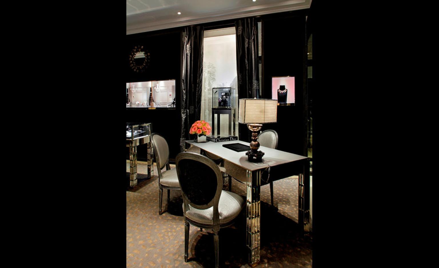 The re-furbished Dior Fine Jewellery Boutique at 8 Place Vendôme  photo: Kristen Pelou