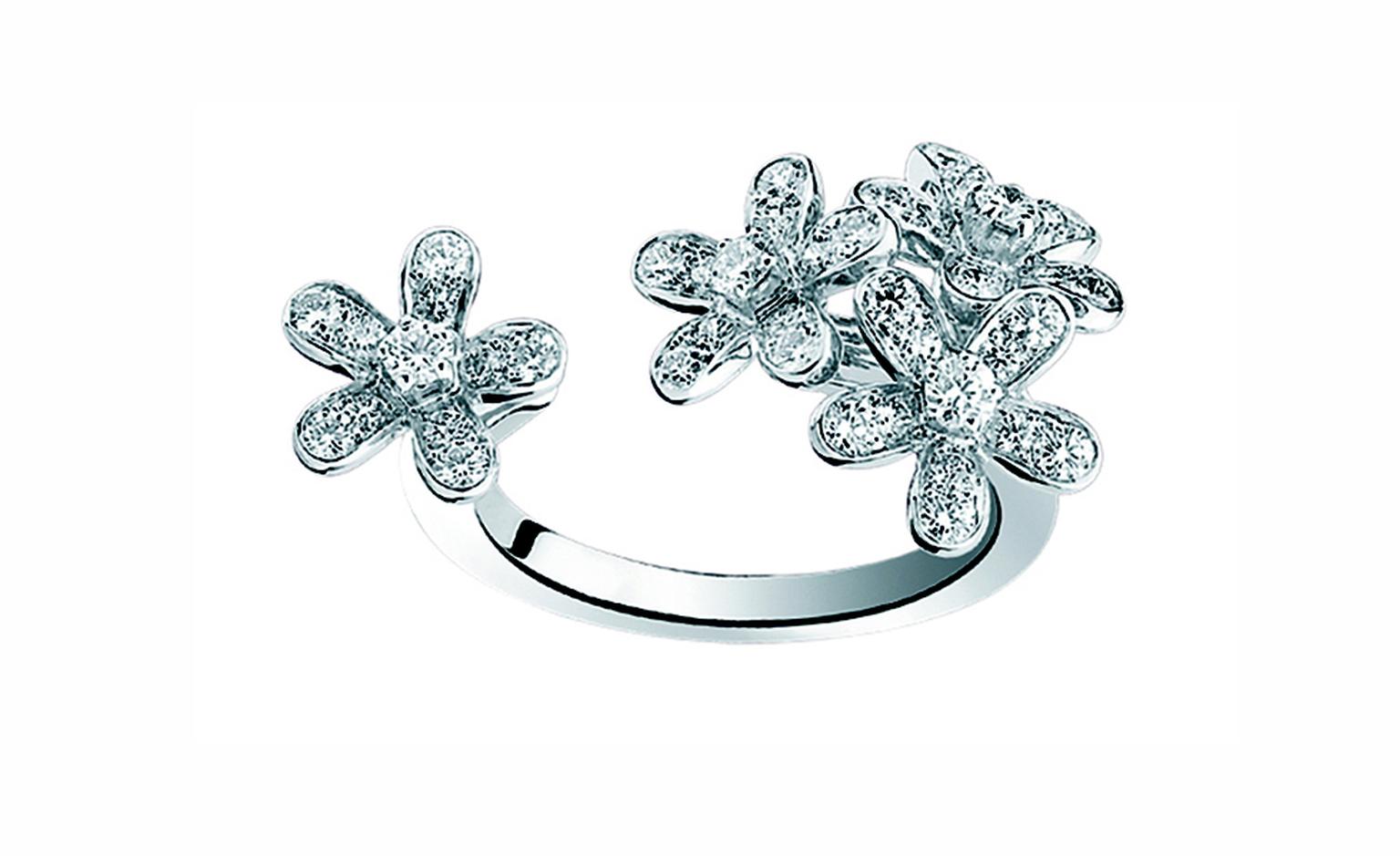 VAN CLEEF & ARPELS, Socrate between-the-finger ring, white gold and diamonds. Price from £7,250