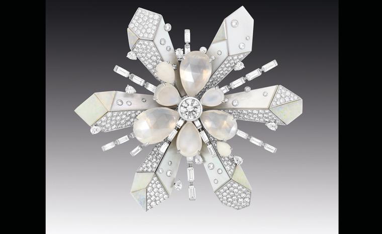 Chanel Contrastes collection: Broche Etoile du Nord. Brooch in white gold and diamonds, moon stones and white opals.