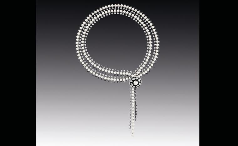 Chanel Contrastes collection: Collier Lueur d'un soir. Necklace in white gold and black and white diamonds.