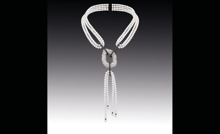 Chanel Contrastes collection: Collier Nuage de Glace. Necklace in white gold, diamonds and pearls.