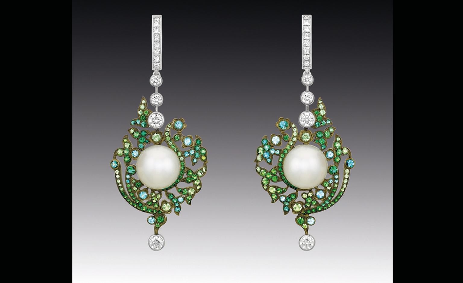Chanel Contrastes collection: Jardin d'Hiver. Earrings in