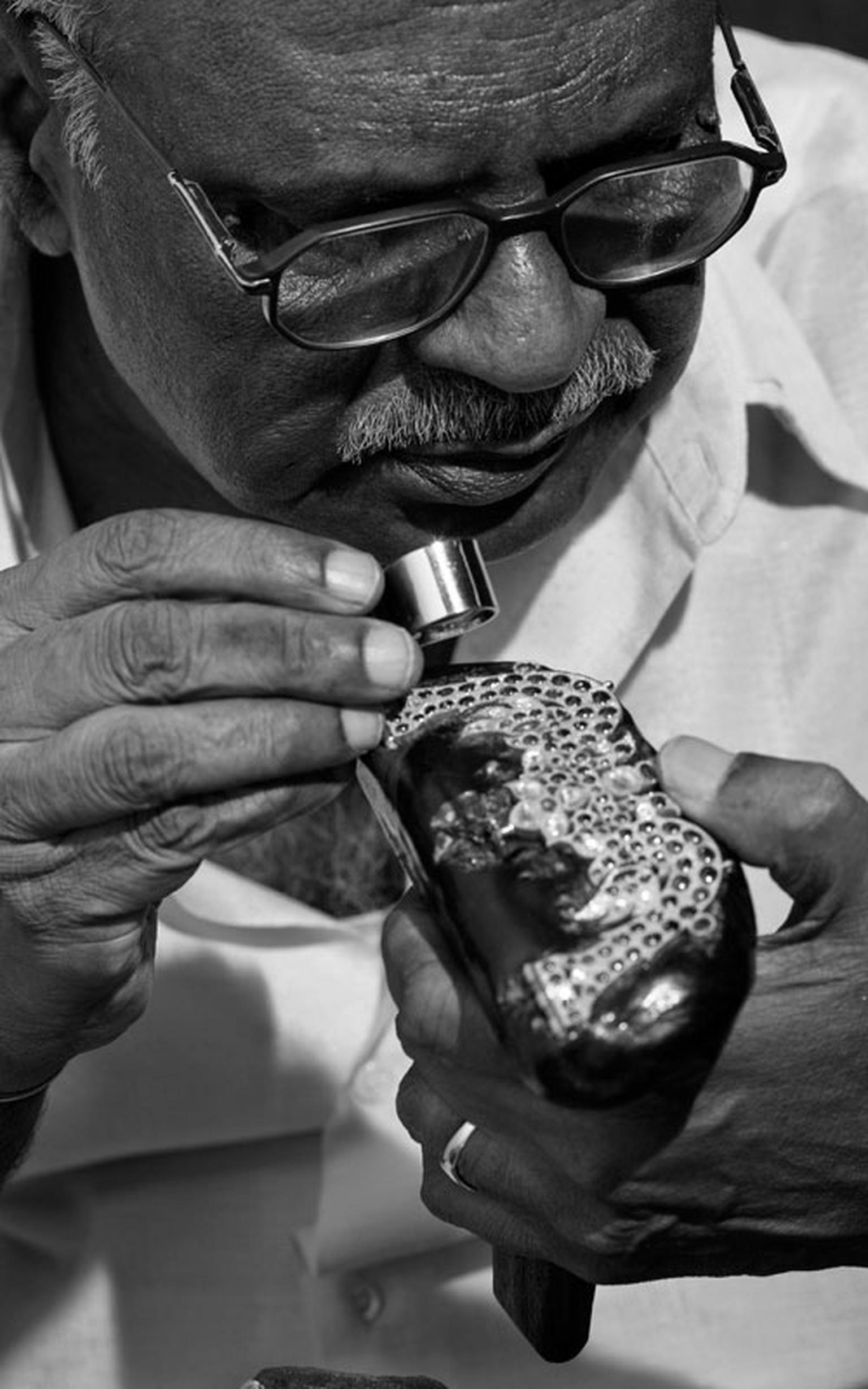 Ganjam 04  Craftsperson in Heritageworkshop.jpg