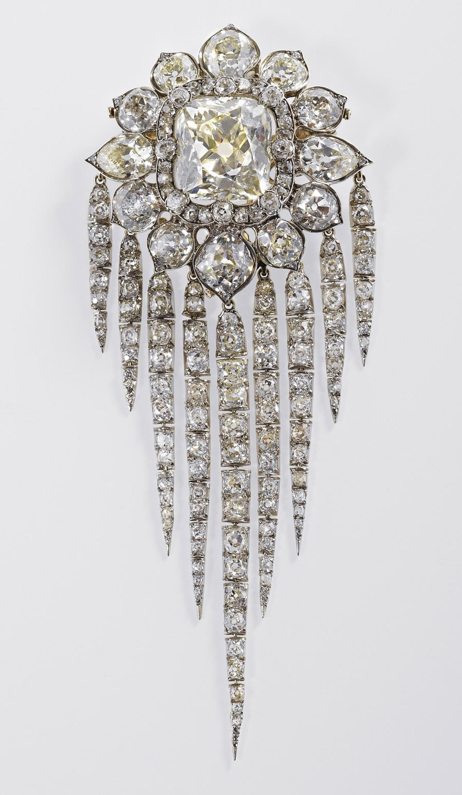 Diamond-Jubilee-Queen-Victoria's-Fringe-Brooch.jpg