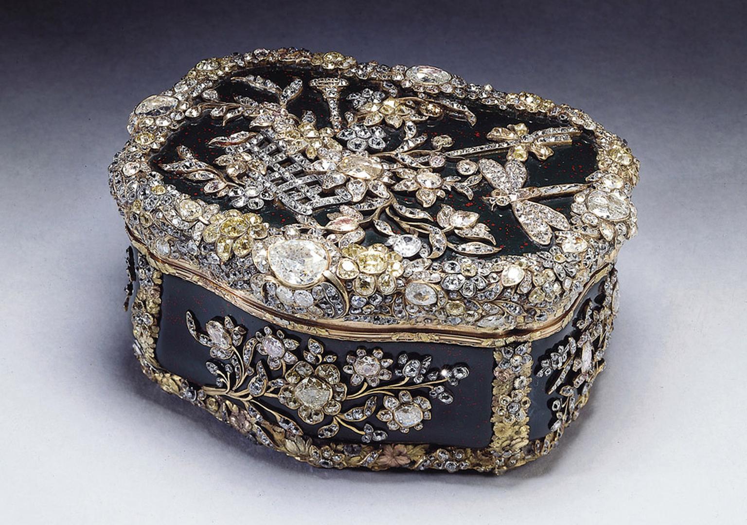 Diamond-Jubilee-Snuff-Box-Frederik.jpg