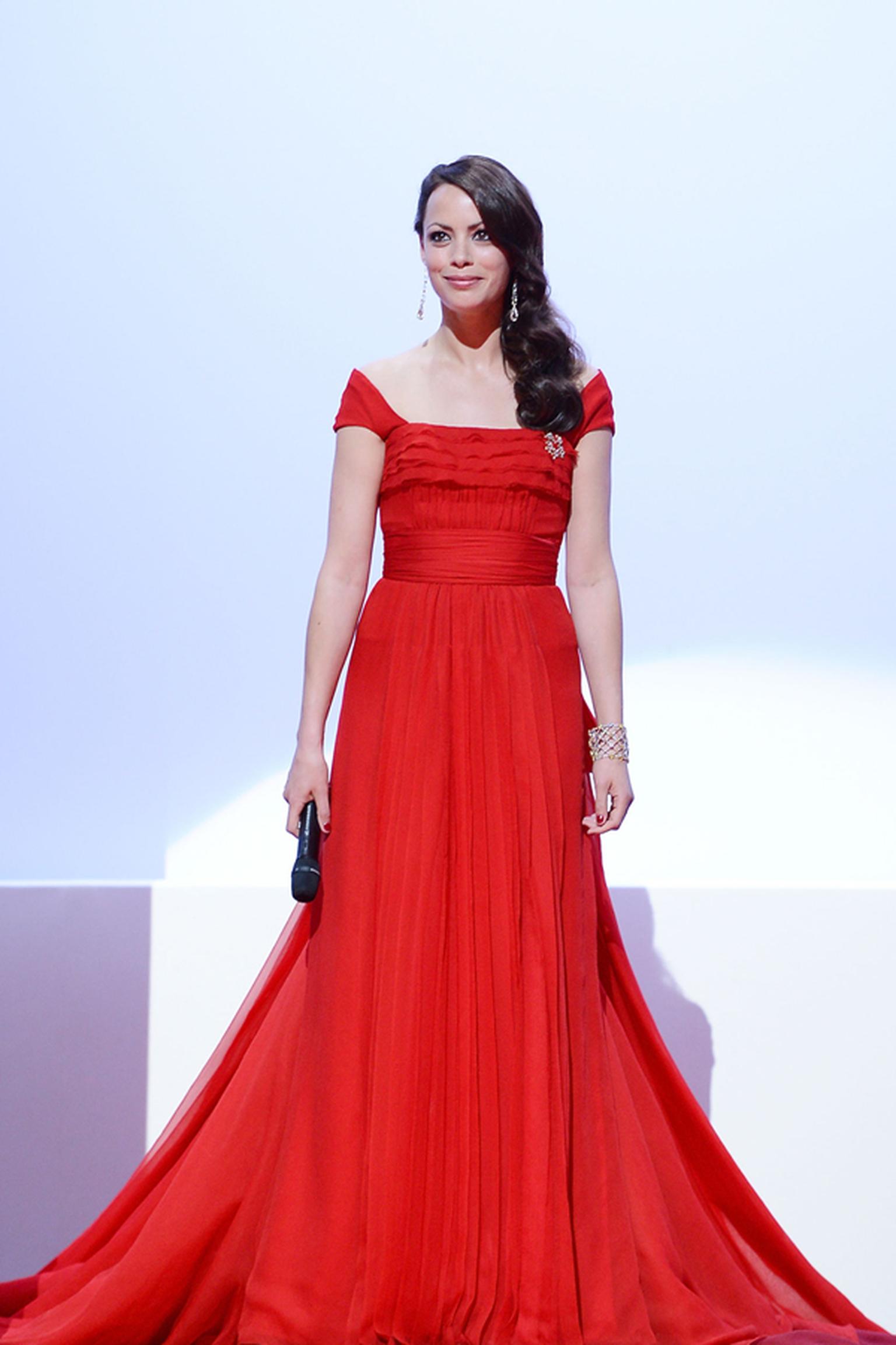 Berenice Bejo Louis Vuitton dress and Chopard Jewellery.jpg