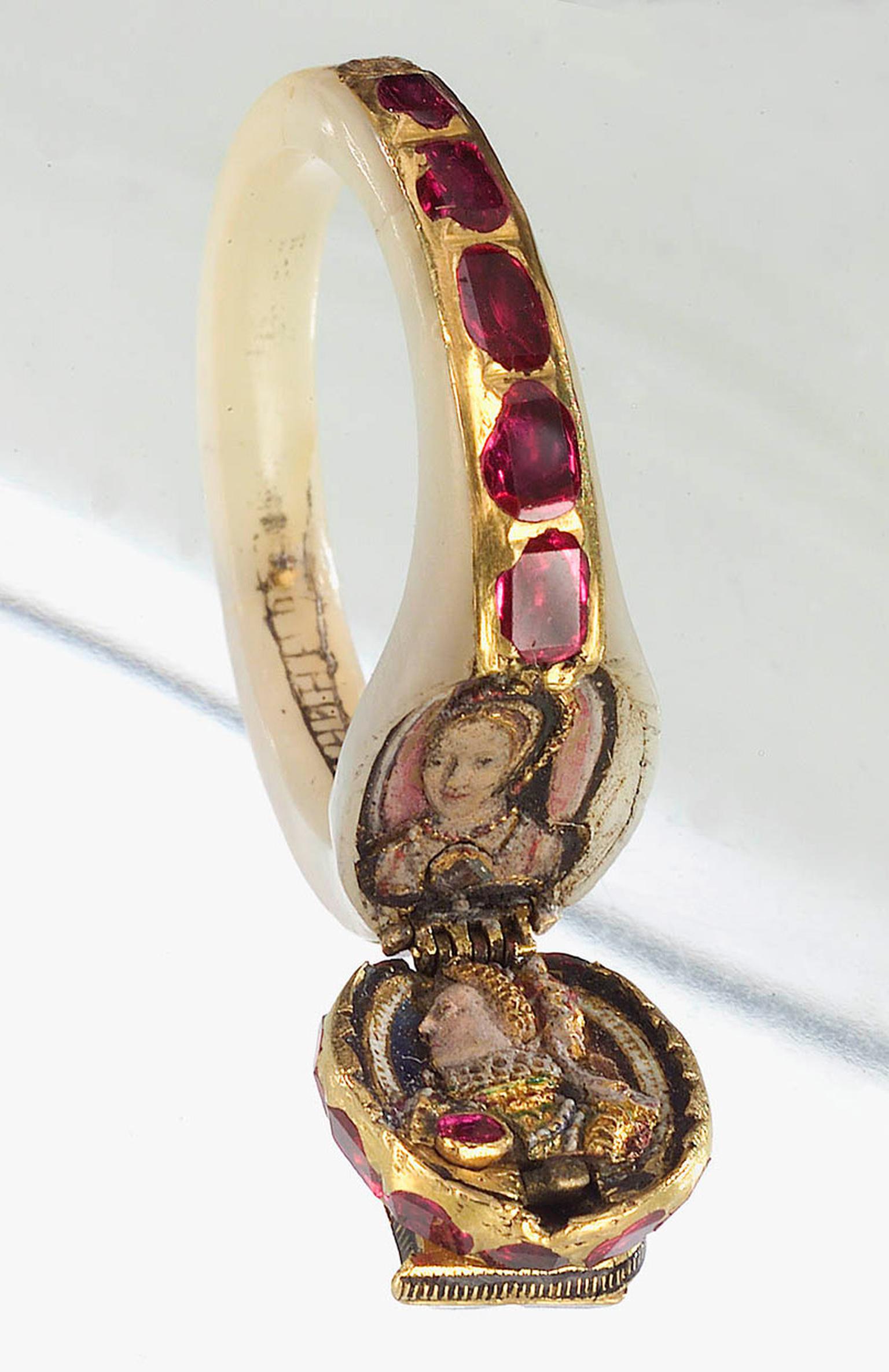 Goldsmiths-Queen-Elizabeth-I-ring.jpg