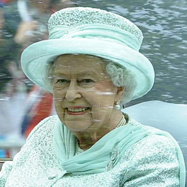 QueenAtDiamondJubileeServiceHP12