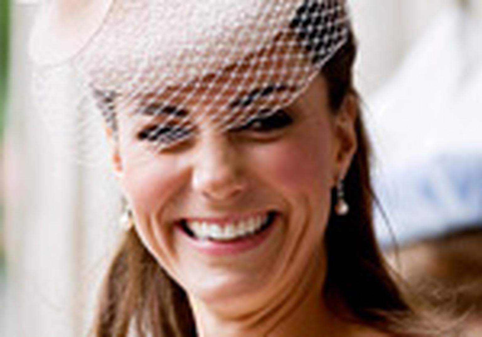 HP-kate-middleton-fake-diamond-earrings.jpg