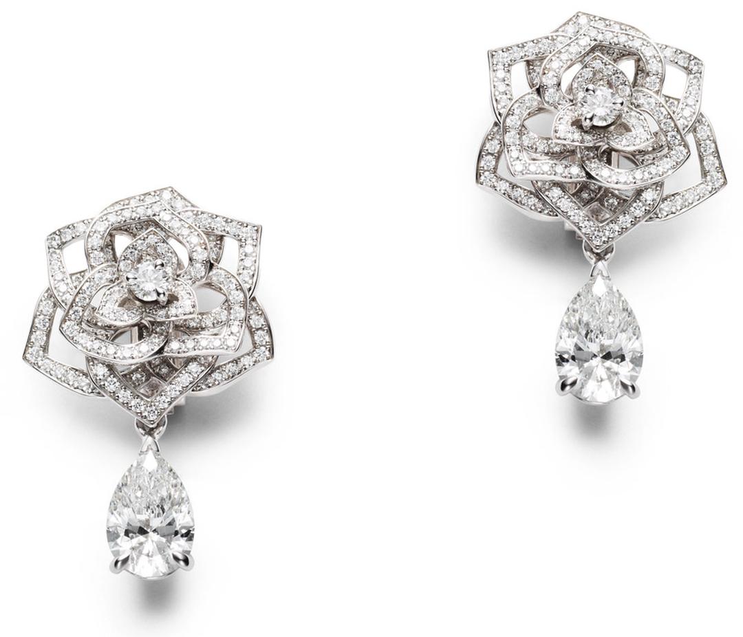 Самые дорогие ювелирные бренды. Серьги Piaget Rose. Piaget серьги с бриллиантами. Брендовые ювелирные украшения с бриллиантами.