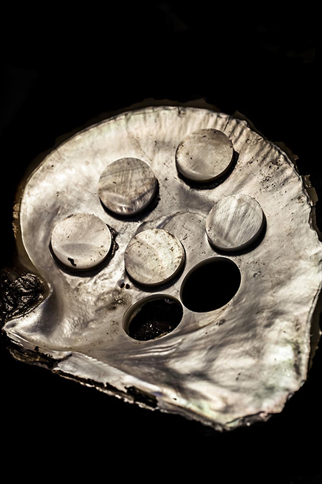 DiorVIIIMotherofpearlplates