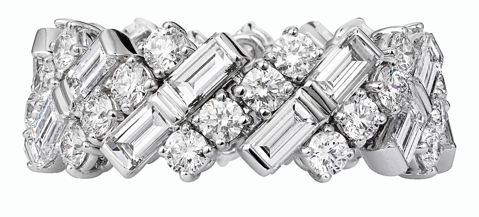 Cartier wedding ring in white gold and diamonds_20140205_Zoom