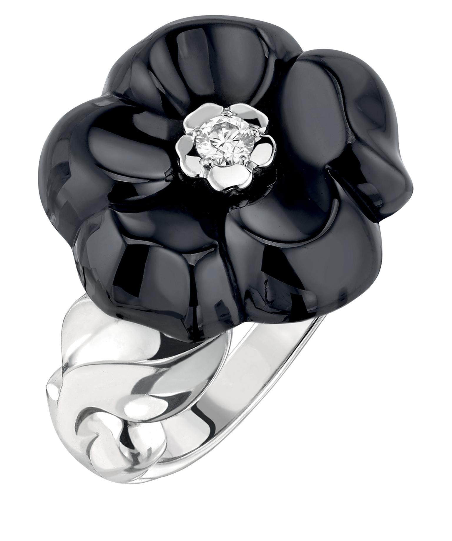 Chanel Camélia Galbé small black ceramic ring_20140226_Zoom