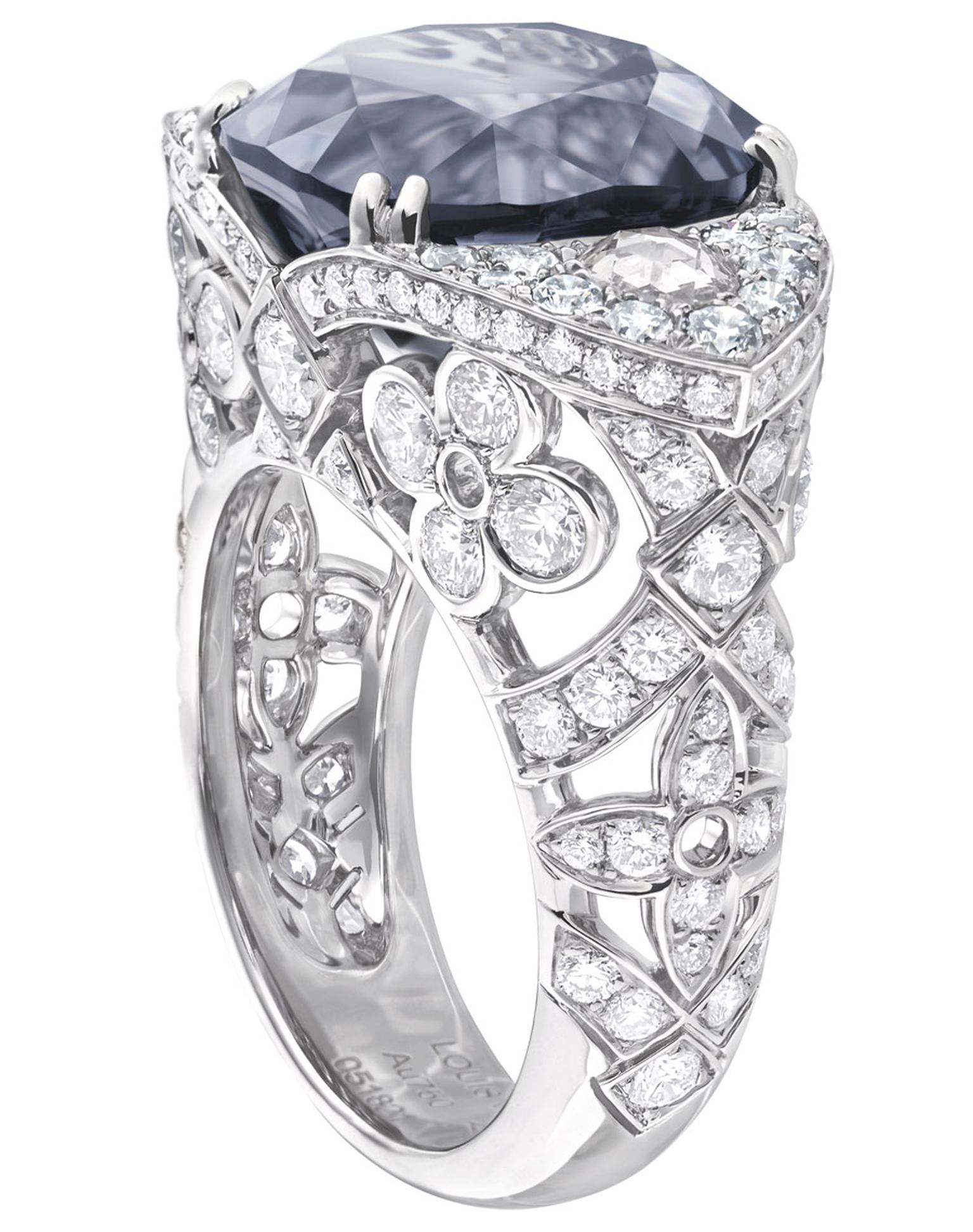Louis-Vuitton_Voyage-dans-le-temps_Dentelle-de-Monogram_05.jpg