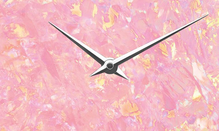 LA D De Dior. Close-Up-LA-D-DE-DIOR-PINK-OPAL-38MM