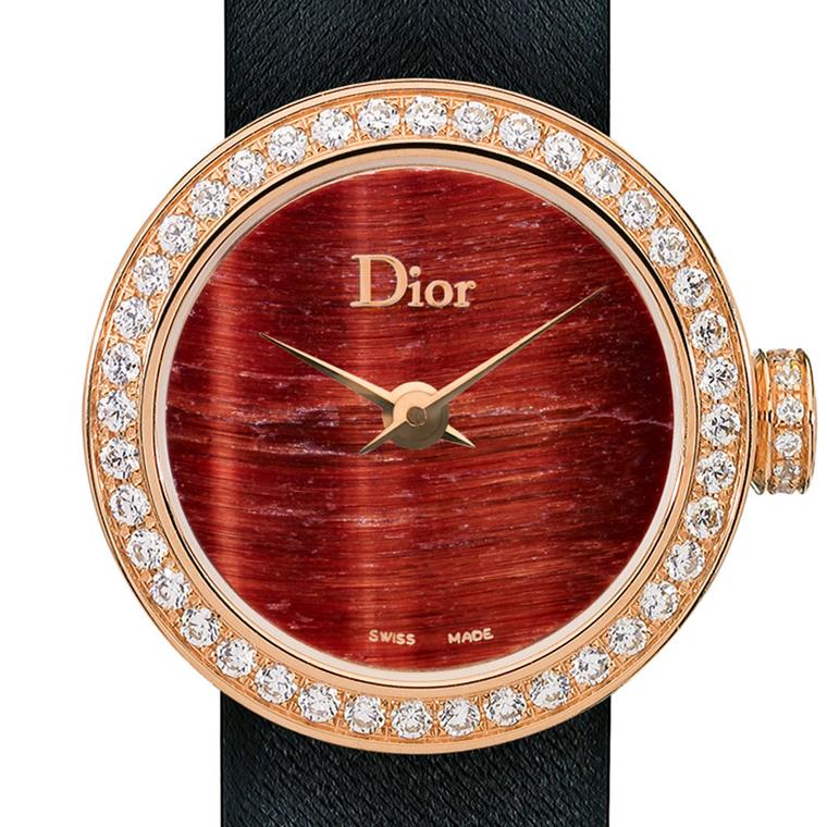 LA D De Dior. Close-Up-LA-MINI-D-DE-DIOR-ORNAMENTAL-STONE-BULL'S-EYE.jpg