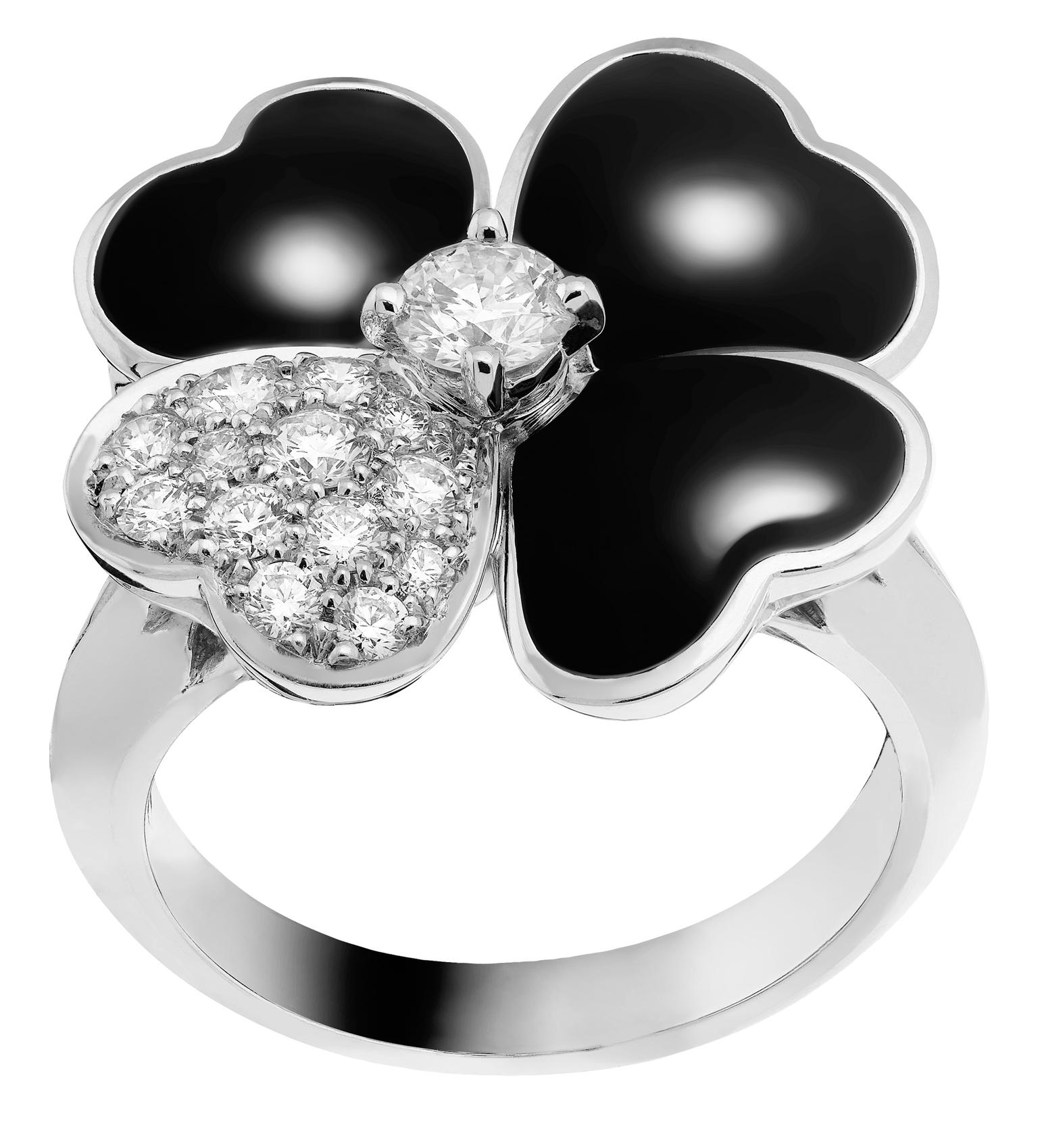 Van Cleef and Arpels Cosmos medium ring, white gold, onyx and diamonds_20140505_Zoom