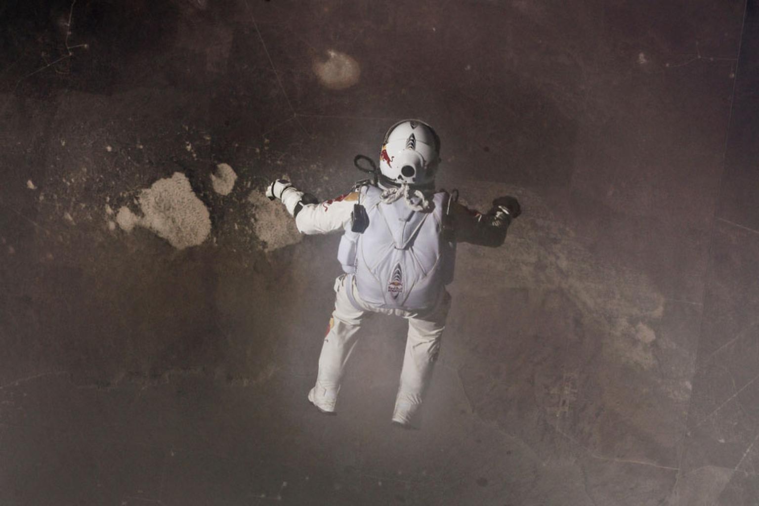 Zenith-Felix-Baumgartner-Falling.jpg