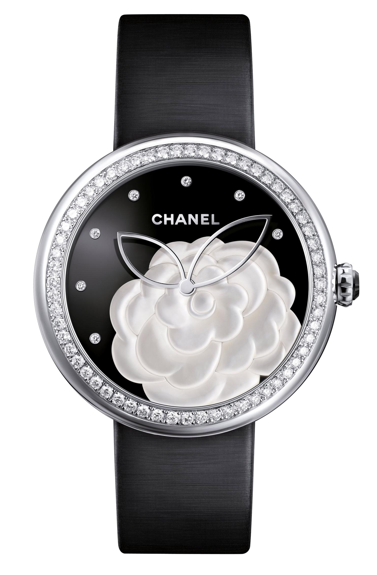 Chanel-Mademoiselle-Prive-Camelia-nacre-H3096_FB-Zoom