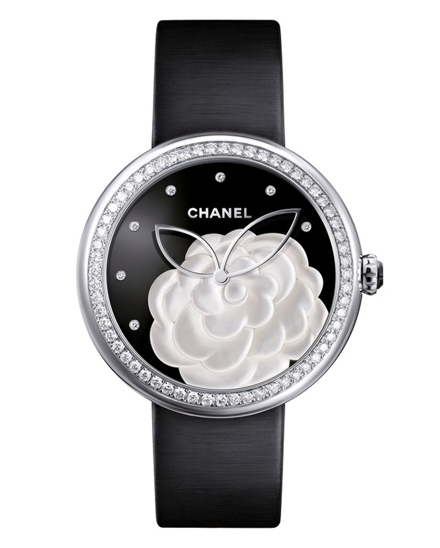 Chanel-Mademoiselle-Prive-Camelia-nacre-H3096_FB-Main