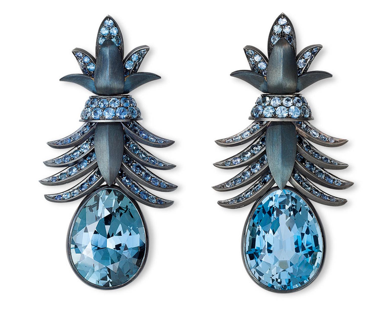 Hemmerle-Earrings-silver-iron-white-gold-sapphires-aquamarine-1018_11.jpg