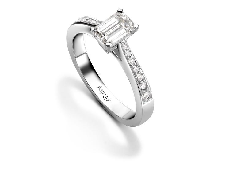 Asprey-Emerald-Engagement-zoom