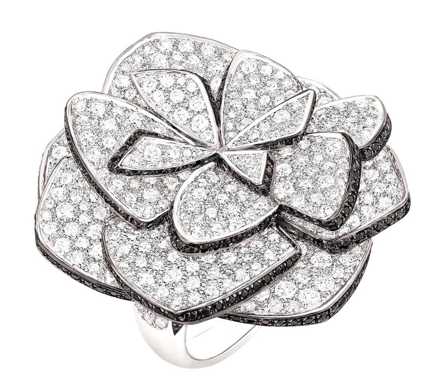 Chanel-Bague-Ruban-de-Camelia.jpg