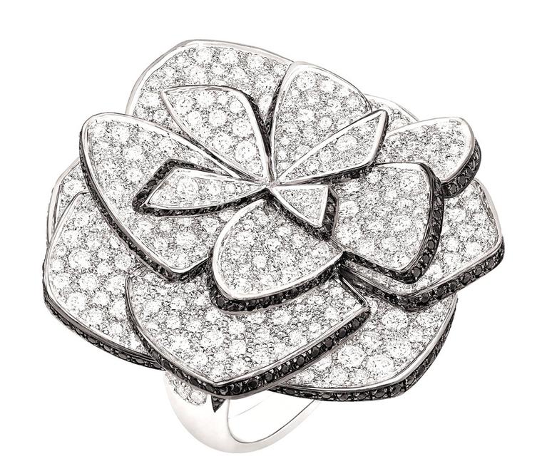 Chanel-Bague-Ruban-de-Camelia