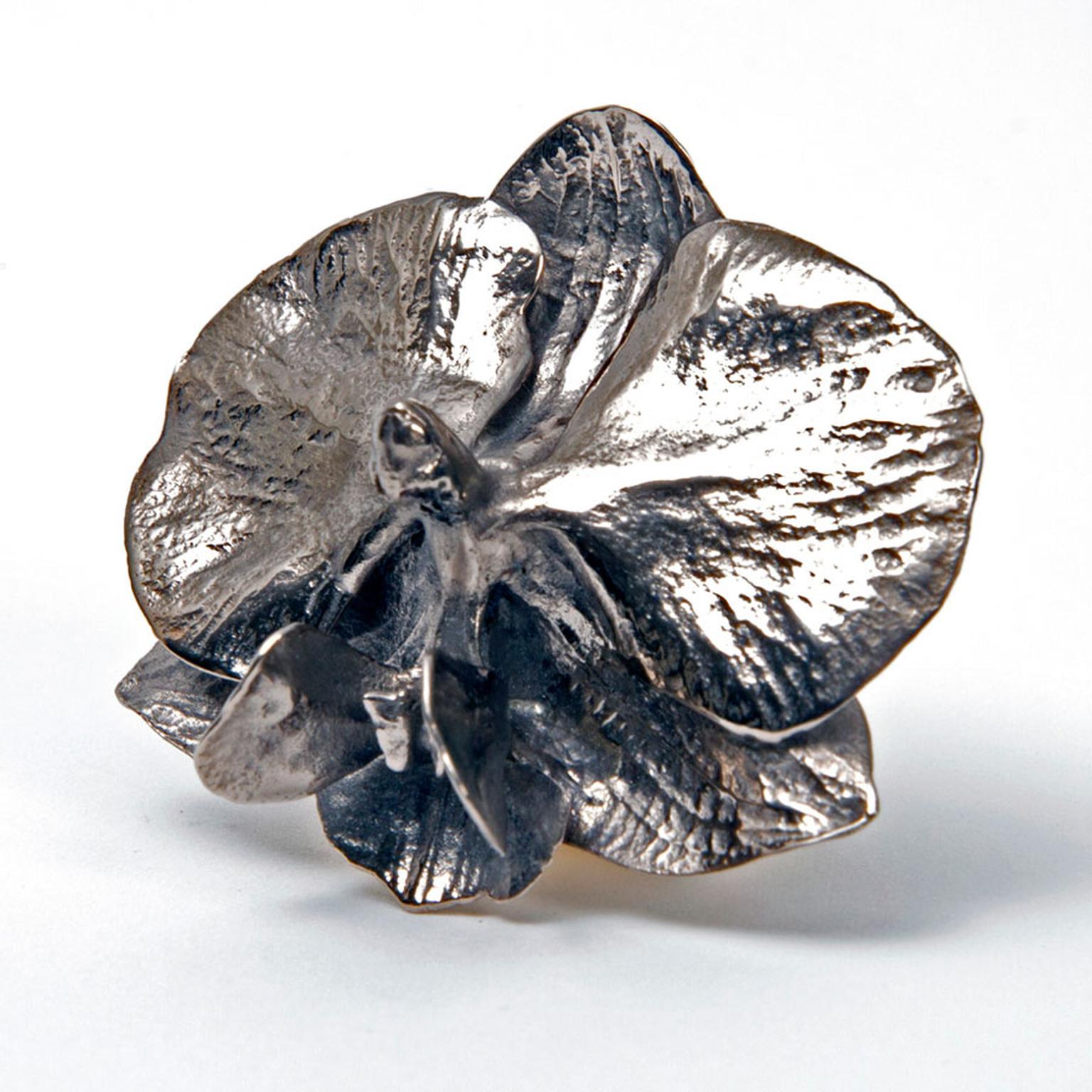 Marc Quinn at Selfridges White gold ring Price from 9000.