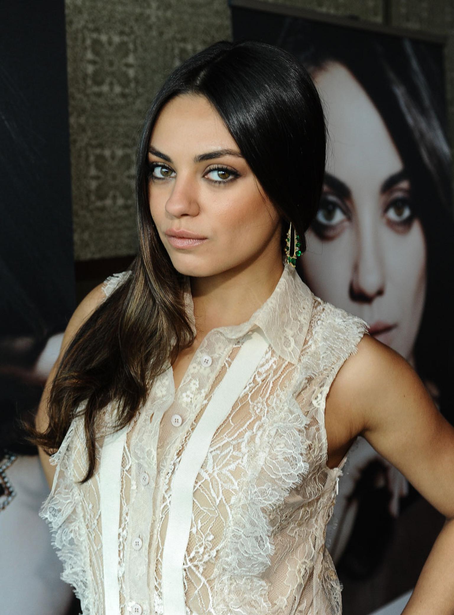 Gemfields-Mila-Kunis-wears-Fernando-Jorge--earrings-featuring-Gemfields-Zambian-emerald.jpg