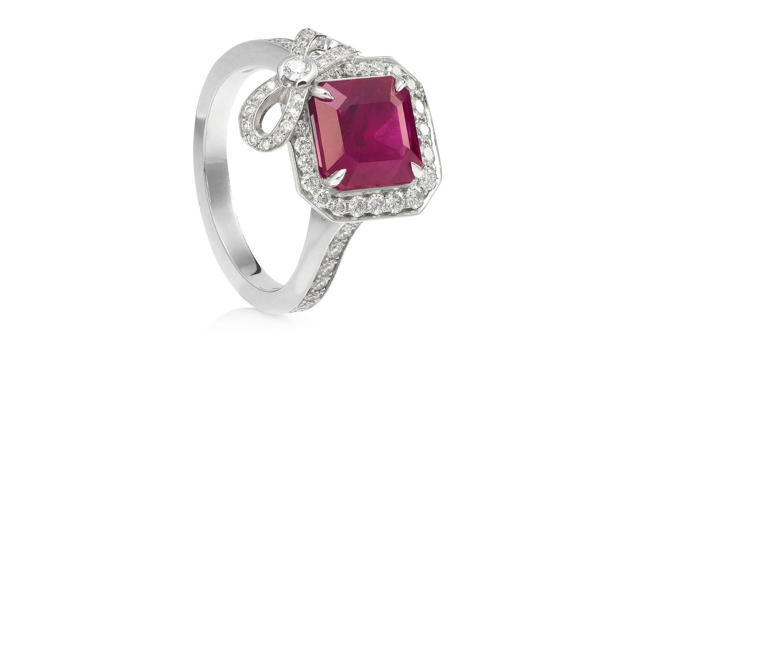 Boodles-Rosette-Ring-Zoom